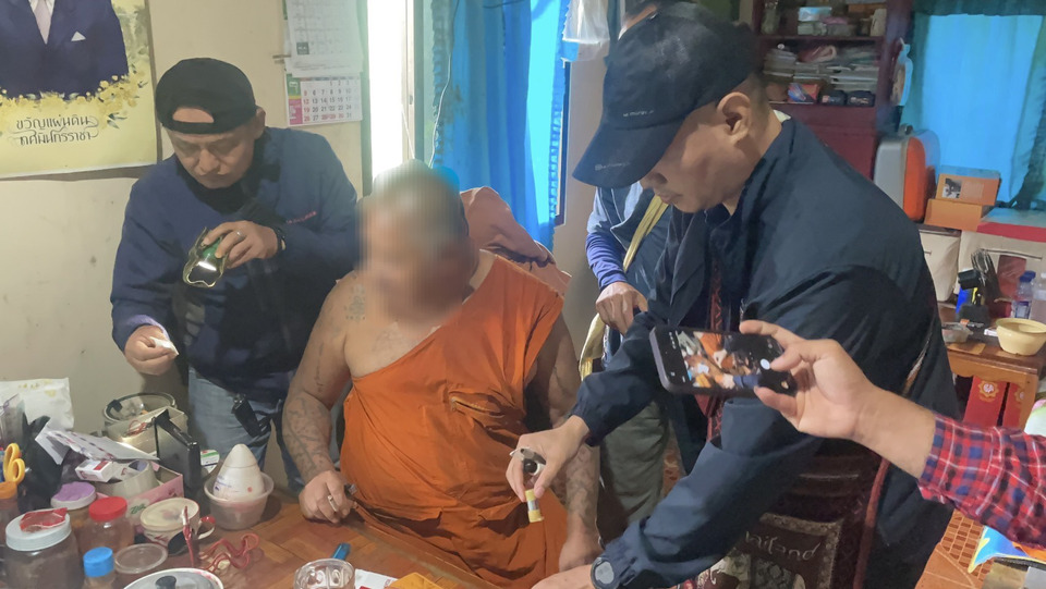 บุกรวบอดีตเจ้าอาวาสคากุฏิ ยึดเฮโรอีน 14 กรัม หลังชาวบ้านร้องพัวพันยาเสพติด