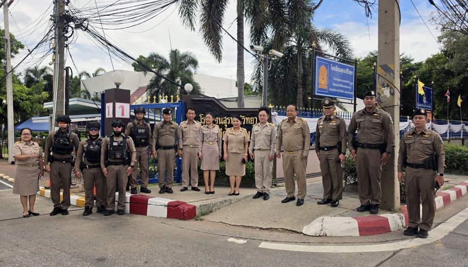 ผวาทั้งโรงเรียน! ชายปริศนาขู่กราดยิงโรงเรียนสุรนารี โคราช ตำรวจตรึงพื้นที่ สุดท้ายไม่พบเหตุ