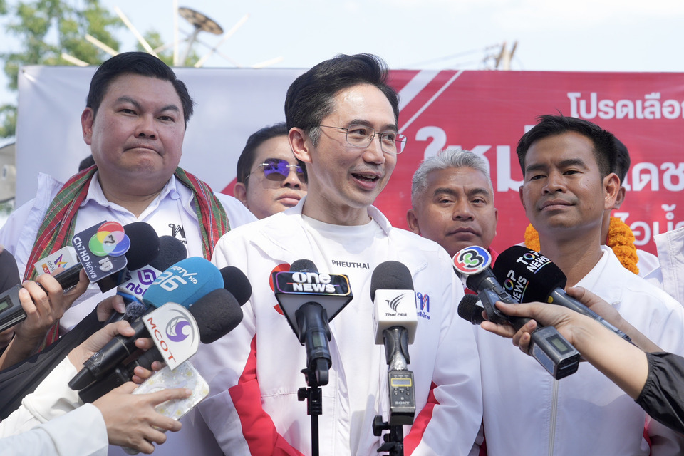 “เพื่อไทย” ไม่หวั่นงูเห่า! “ยศชนัน” มั่นใจรักษาฐานอีสานได้ ลั่นคนแห่ฟังปราศรัยล้น ยันนโยบาย “รวยวันละ 9 ล้าน” ศึกษาดีไม่มีล่ม
