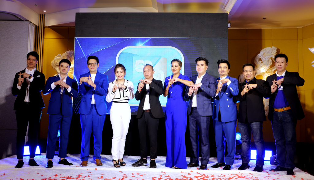 แถลงข่าวใหญ่! "เสี่ยชาย" ดึง "เคนโด้" ขึ้นแท่น CEO Super Platform คนละครึ่งพลัส 