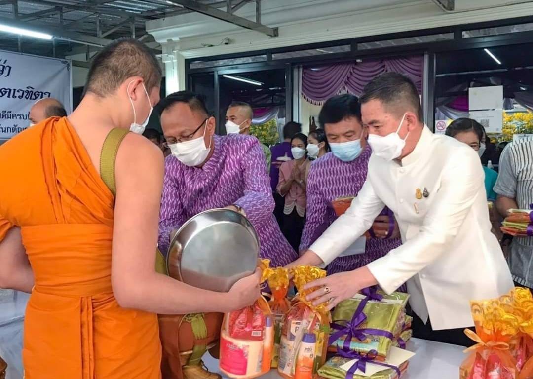 ผู้ว่าฯฉะเชิงเทราถวายมุทิตาจิตสักการะและทำบุญตักบาตร เนื่องในโอกาส อายุวัฒนมงคล ครบ 61  ปี 