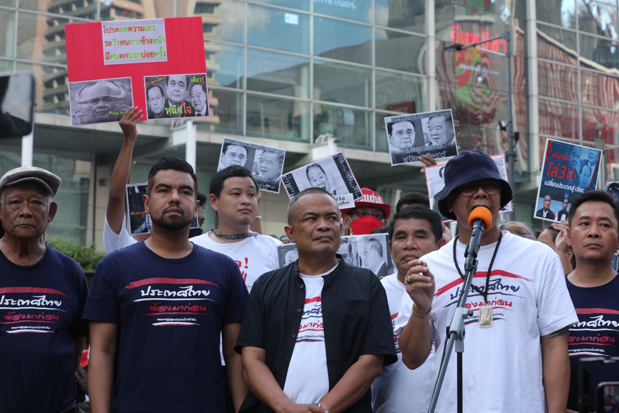 ‘จตุพร-ทนายนกเขา’ นำมวลชนจัดเวทีปราศรัย “หยุดอำนาจ 3 ป. นับหนึ่งประเทศไทย” 