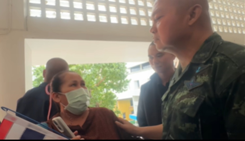 “แม่ทัพภาค2”น้ำตาคลอ! คนอีสานขอบคุณ “เอาแผ่นดินไทยคืน”