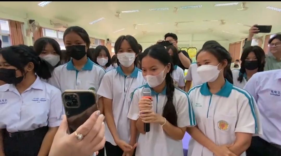 “บิ๊กป้อม” ล่องใต้ตรวจน้ำ แวะวิดีโอคอล นร.จันจว้า