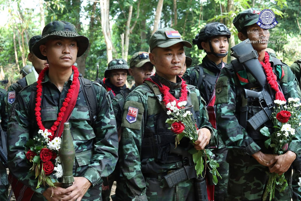 สมรภูมิเดือด! KNLA อ้างสังหารทหารเมียนมาสังเวยศึกกว่า 60 นาย ระเบิดดังกึกก้องถึงฝั่งไทย