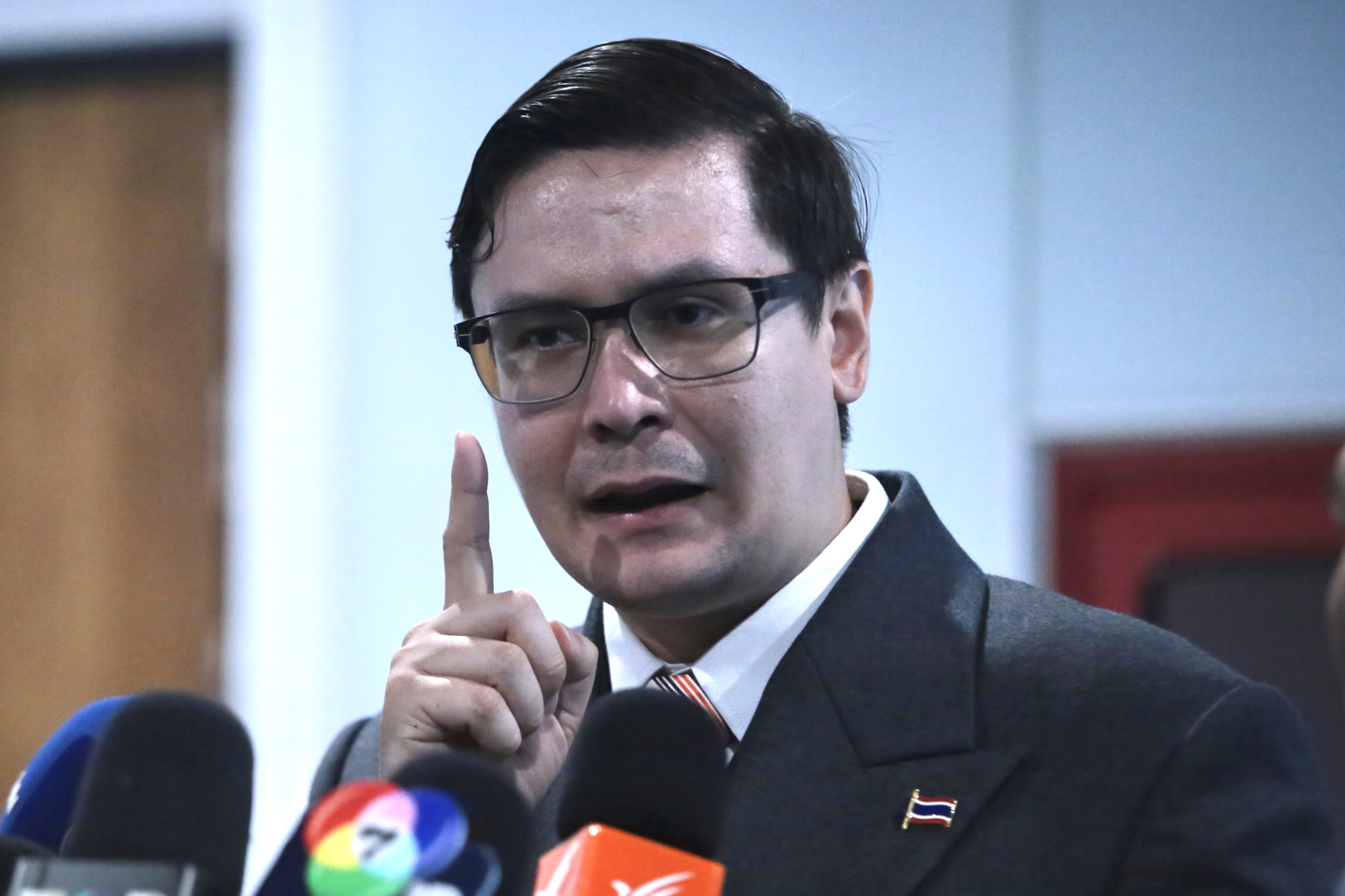 “โรม” เหน็บ “อนุทิน” ไม่กล้าสั่ง กฟภ. ตัดไฟแก๊งคอลเซ็นเตอร์ เพราะอาจเจอตอใหญ่หรือไม่ 