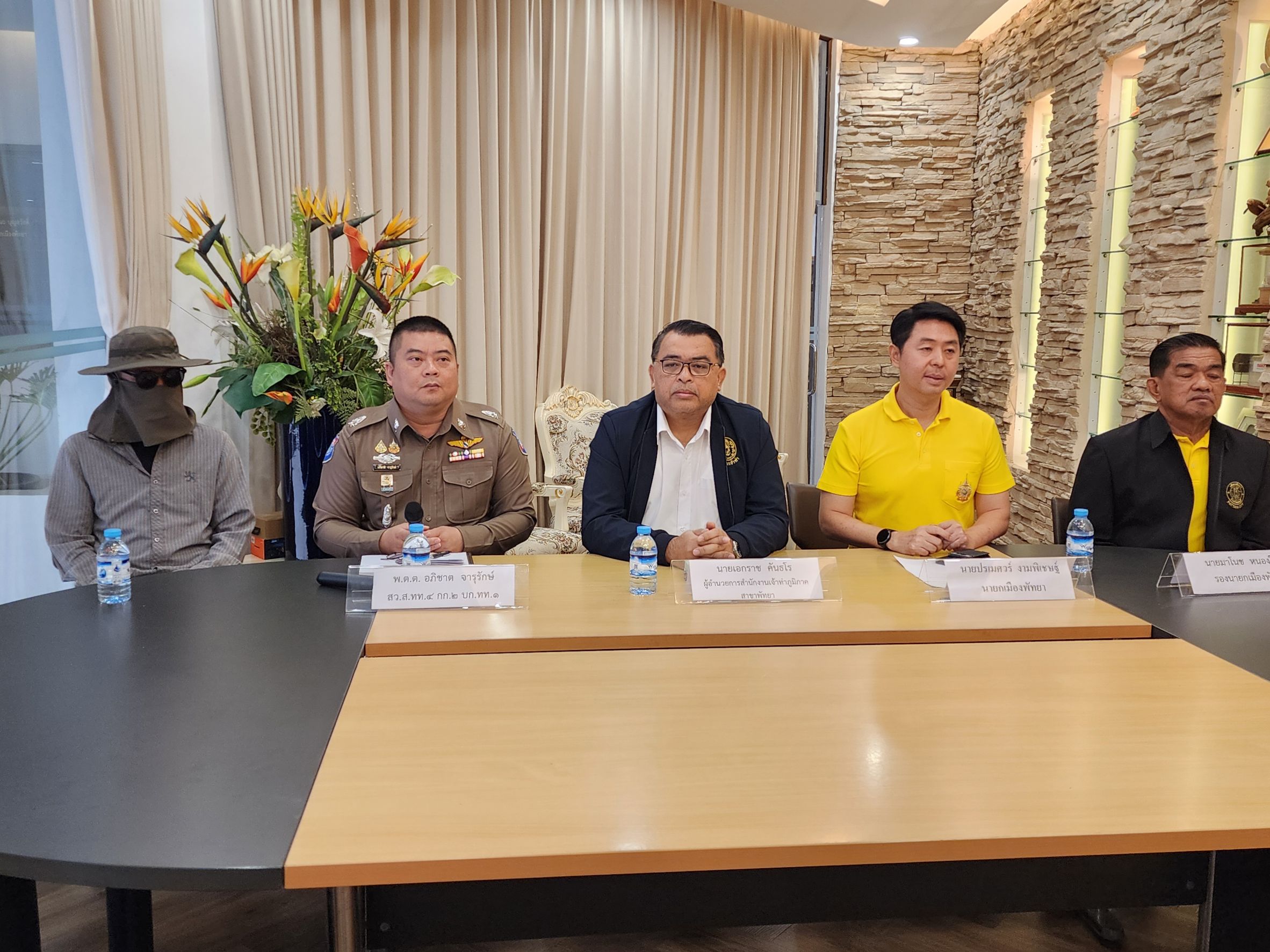 กรมเจ้าท่า-ตร.ท่องเที่ยว และเมืองพัทยาเรียกคนถ่ายของเสียลงในทะเลมาปรับทัศนคติและดำเนินคดีตามกฏหมาย