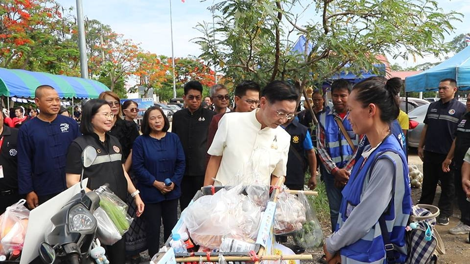 ยโสธร Kick Off “ไทยช่วยไทย” รถพุ่มพวง 6 คัน ลุยลดค่าครองชีพถึงหน้าบ้าน