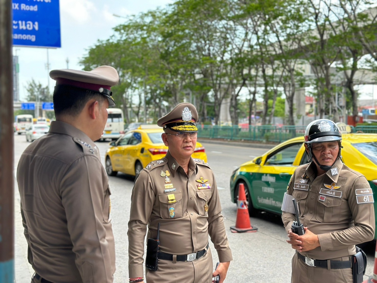“บิ๊กต่าย” ลงพื้นที่ตรวจสอบปัญหาการจราจรหน้าหมอชิต-เซ็นทรัลเวิลด์