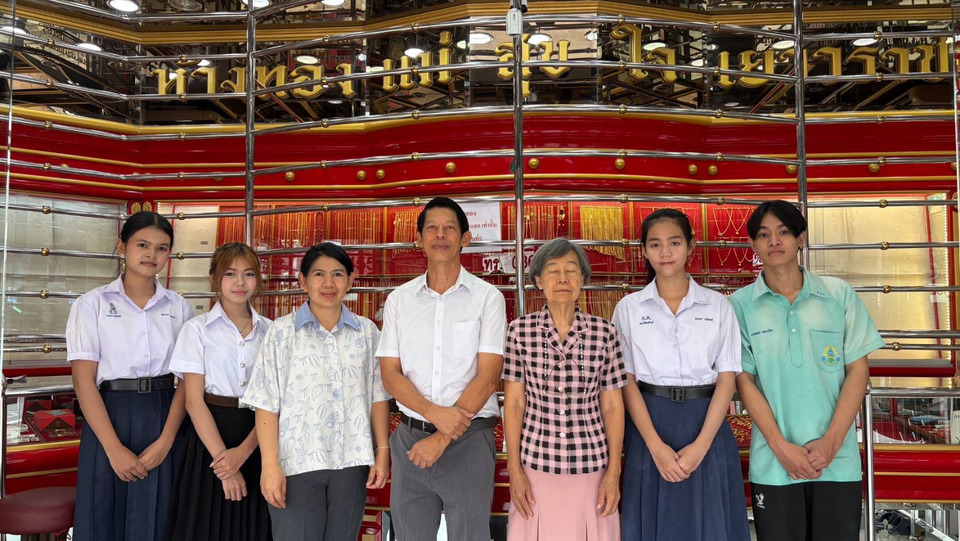 ชื่นชมร้านทองสระบุรีใจบุญ แจกทุนการศึกษาฟรีจนจบปริญญาตรี หนุนเด็กเรียนดีแต่ขาดทุนทรัพย์ 