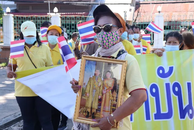 ม็อบเสื้อเหลืองศรีสะเกษแสดงพลังปกป้อง  ไม่ให้ก้าวล่วงสถาบันพระมหากษัตริย์ 