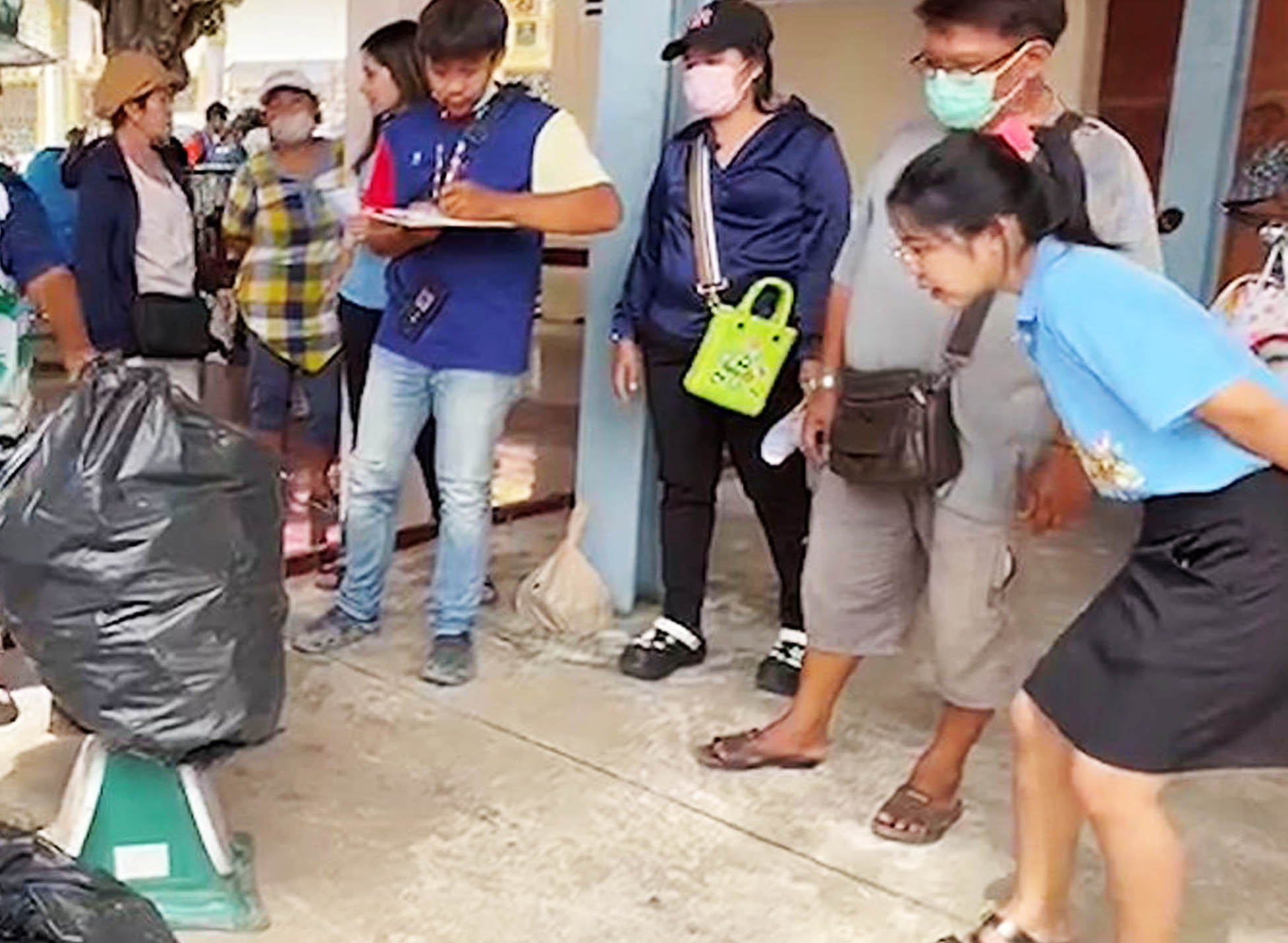 บางหญ้าแพรกเปิดช่องทางรับซื้อขยะรีไซเคิล หวังช่วยเหลือสมาชิกฯ