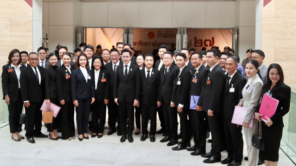 สส.เขต รายงานตัวสภาฯ วันที่สอง 93 คน จาก 396 คน รวม 7 พรรค "กล้าธรรม" มาแล้ว 2 คน