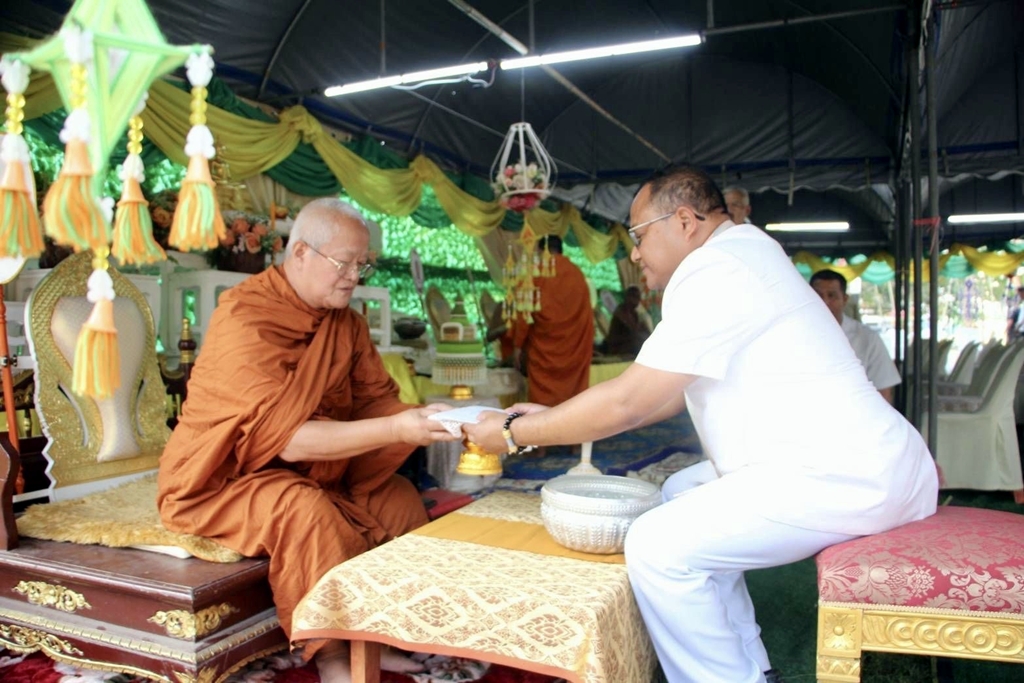 ผู้ว่าฯร้อยเอ็ด นำพุทธศาสนิกชนร่วมฟังกัณฑ์เทศน์มหาชาติ กัณฑ์ที่ 13 นครกัณฑ์ ในงานบุญผะเหวด ปี 68