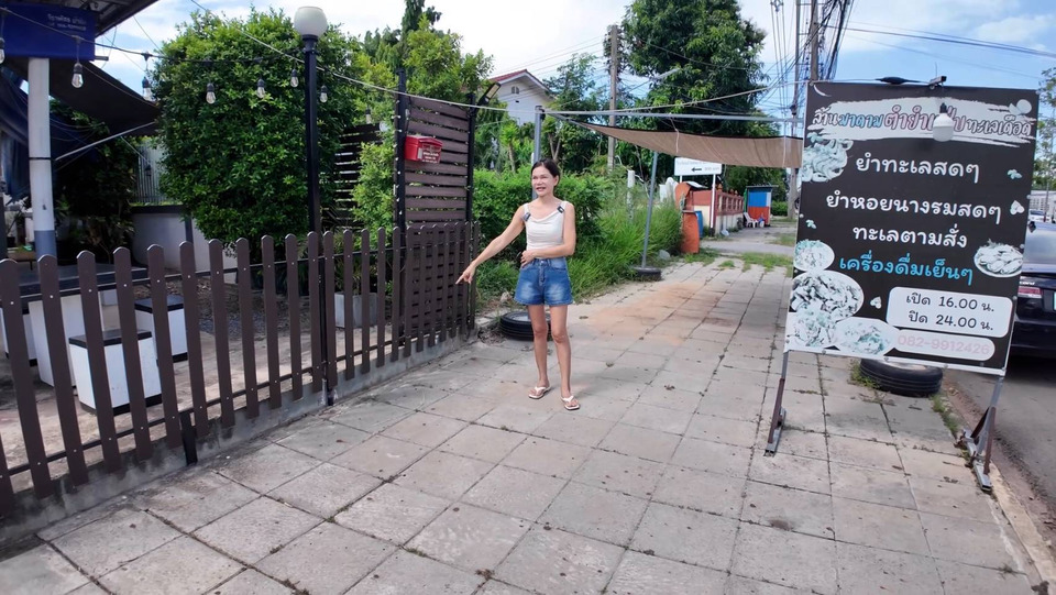 โจรใช้กุญแจผีงัดรถใน 10 วินาที ก่อนเข็นหนีแต่ซวยน้ำมันหมดกลางทาง เจ้าของได้รถคืนสุดงง