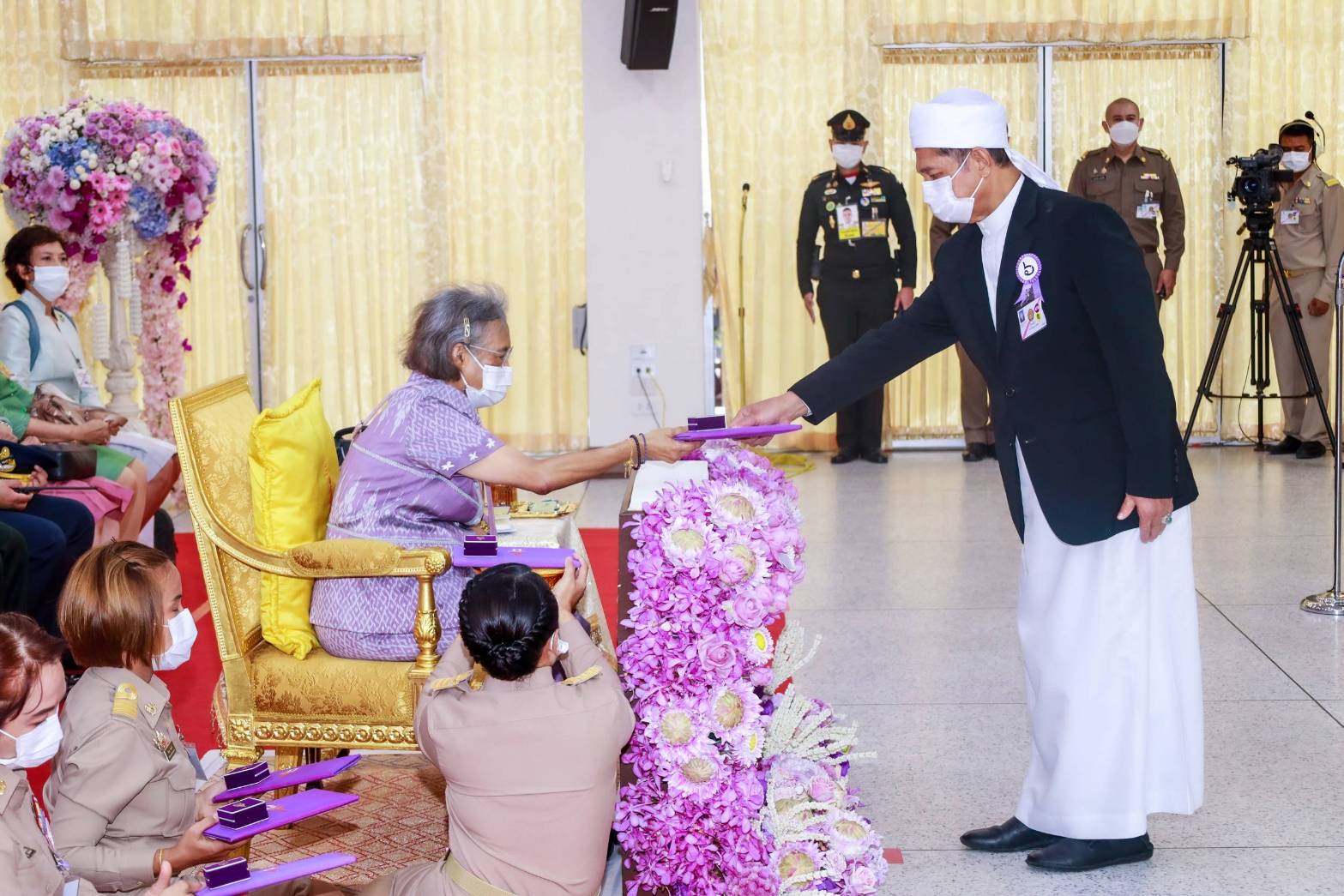 กรมสมเด็จพระเทพฯ พระราชทาน เข็มที่ระลึกและประกาศนียบัตร แก่ผู้มีผลการปฏิบัติงานดีเด่นในพื้นที่ จชต. 