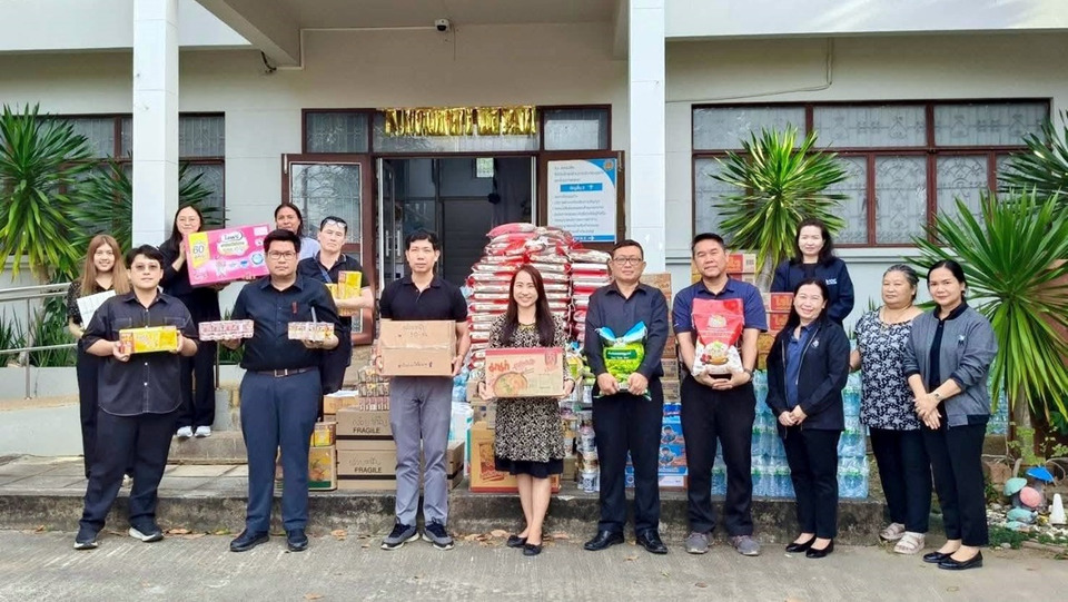 พาณิชย์กาญจนบุรีเปิดจุดรับบริจาค ช่วยผู้ประสบภัยน้ำท่วมภาคใต้ ประชาชนร่วมสมทบล้นหลาม