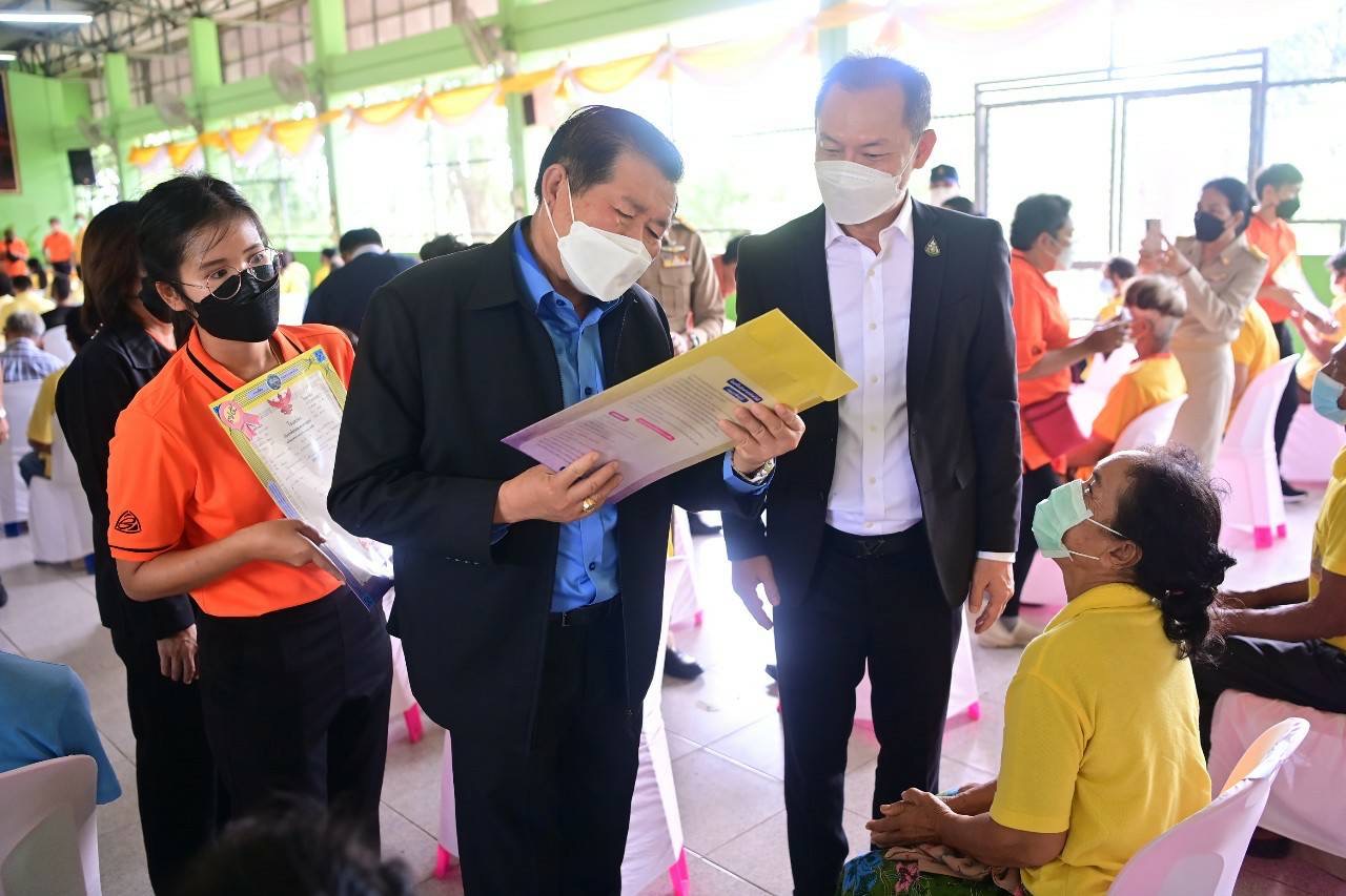 “นิพนธ์” นำ 10 อดีตส.ส.เหนือ ลงพื้นที่เพชรบูรณ์ ช่วยเรื่องกรรมสิทธิ์ที่ดินทำกิน