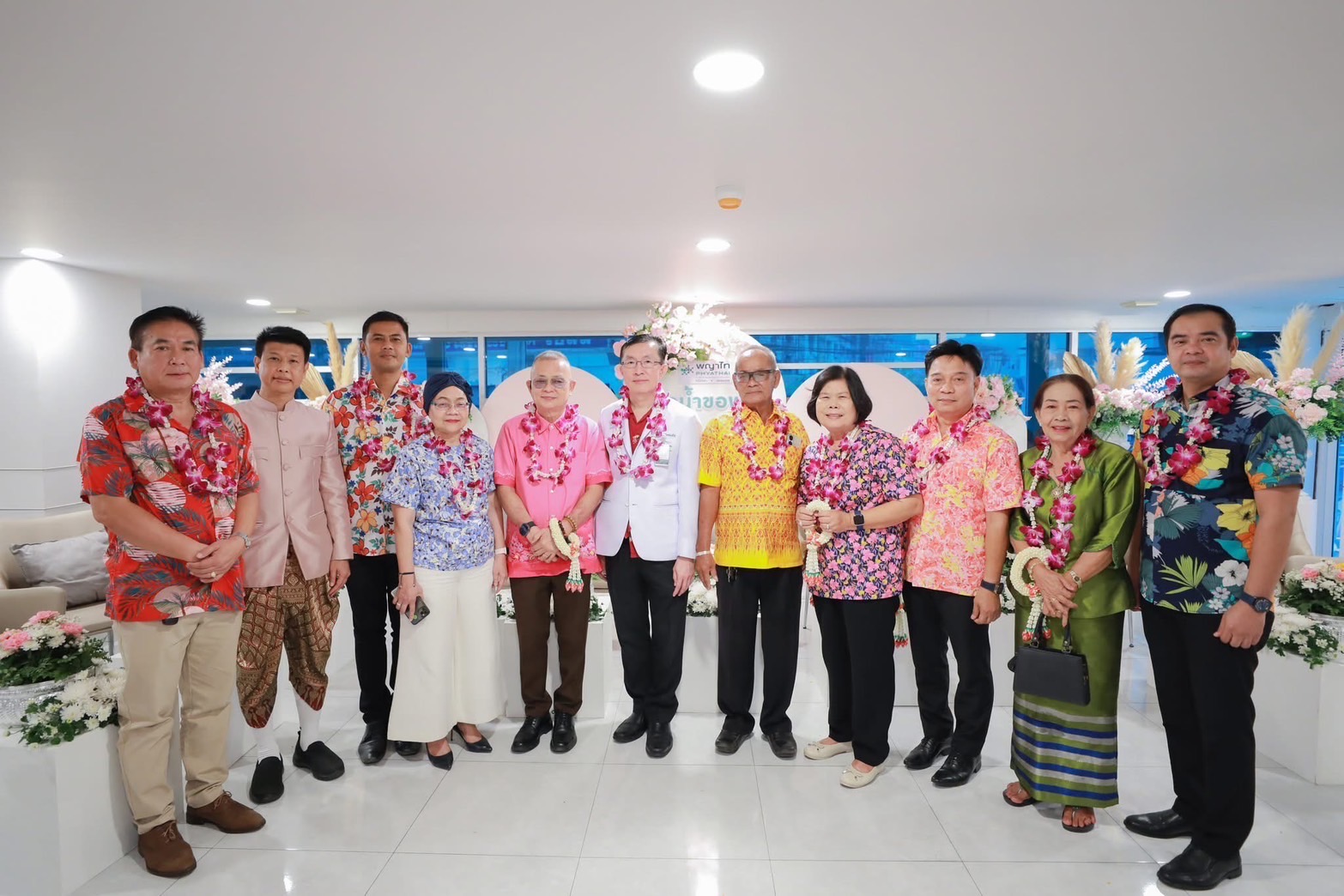 โรงพยาบาลพญาไทศรีราชาได้จัดพิธีรดน้ำขอพรผู้อาวุโสประจำปี 2568 เนื่องในประเพณีวันสงกรานต์