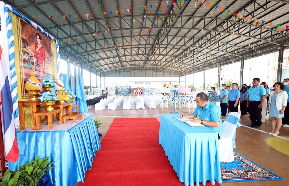 เทศบาลตำบลเกล็ดแก้ว ร่วมลงนามถวายพระพรชัยมงคล สมเด็จพระบรมราชชนนีพันปีหลวง