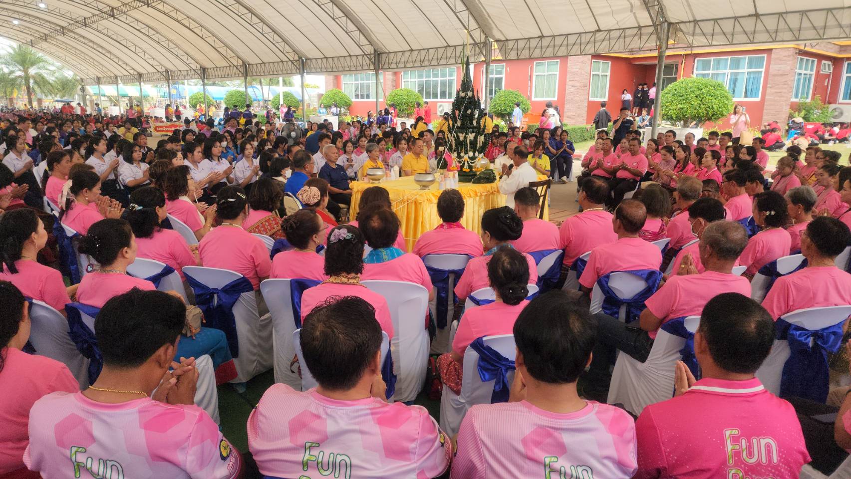 บุรีรัมย์จัดผูกเสี่ยวเสริมสร้างความรักสามัคคีลดปัญหาการทะเลาะวิวาทและข้อขัดแย้งกัน