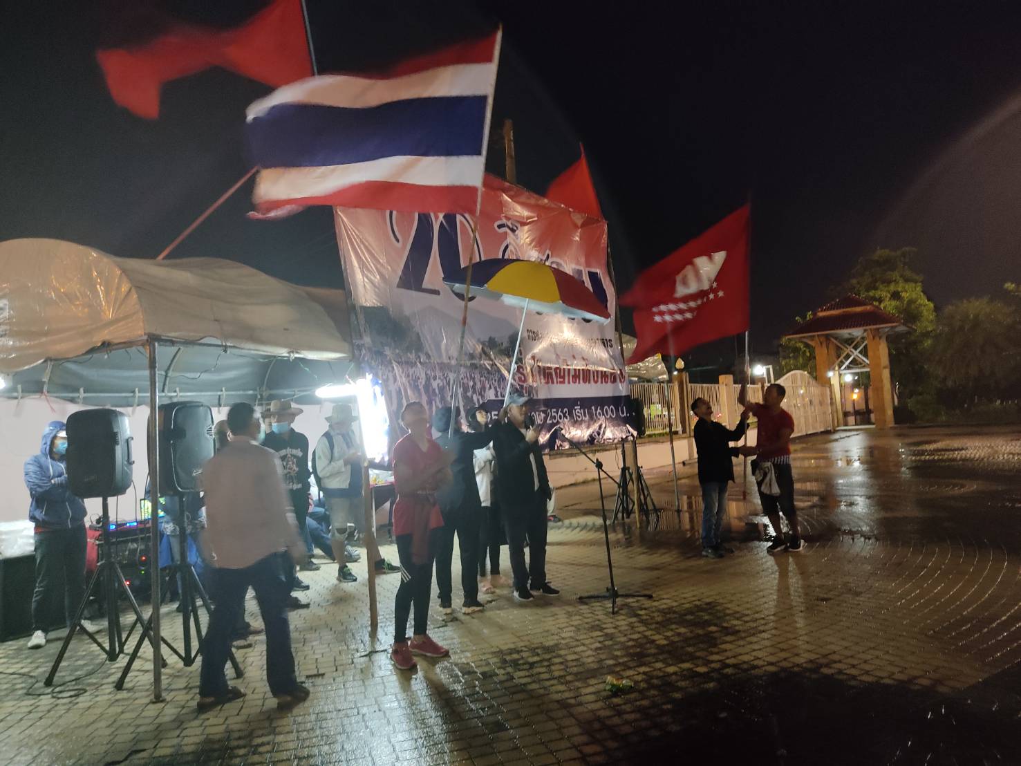 กลุ่มแนวร่วม 20 อีสานเพื่อประชาธิปไตย ชุมนุมเรียกร้องให้มีการแก้ไขรัฐธรรมนูญ