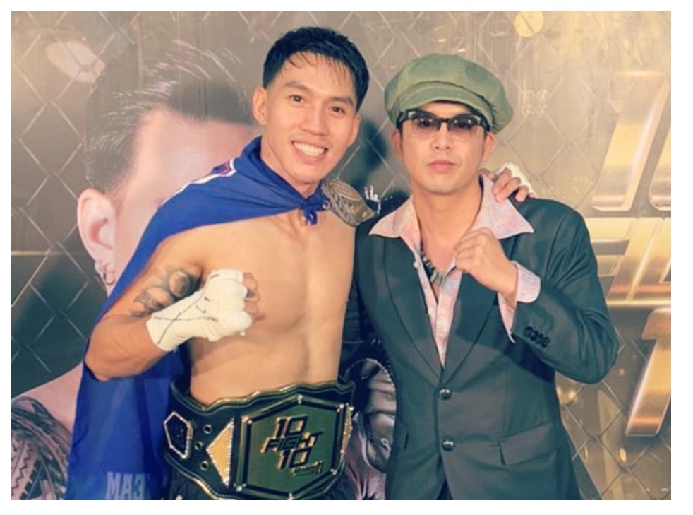 ‘แอมมี่’ ดอดเชียร์ ‘ลีซอ’ ข้างเวที 10FIGHT10 ถูกทีมงานห้ามแสดงออกการเมือง