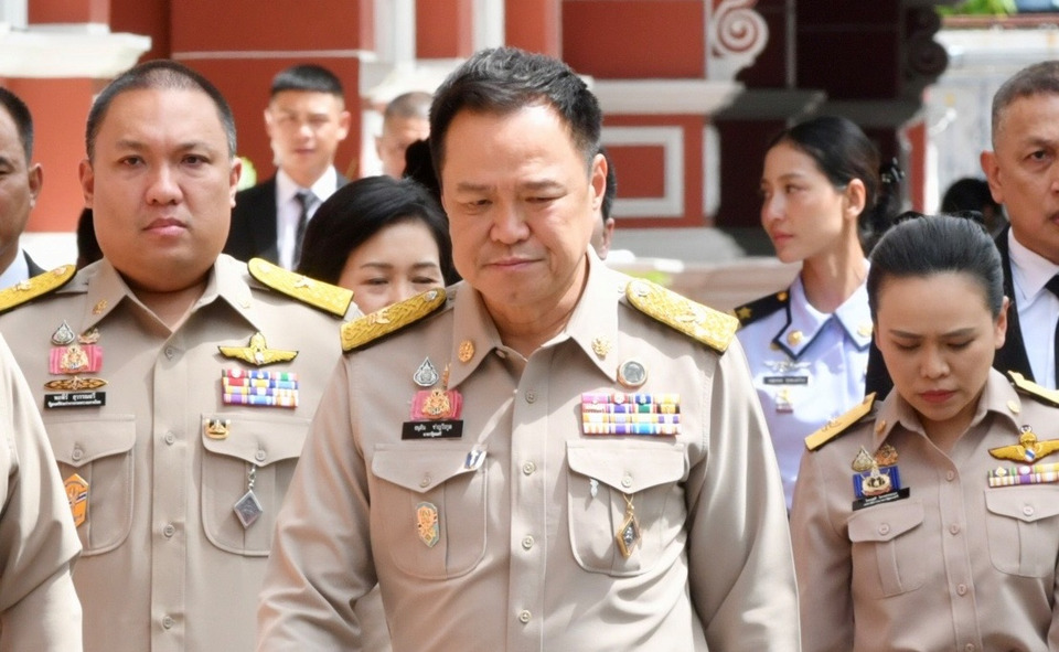 “อนุทิน” ถก สมช. ย้ำไทยพร้อมทุกสถานการณ์ชายแดน ปัดข่าวรถถังกัมพูชาจ่อชายแดน เจอ “ตัวเงินตัวทอง” ลั่นวันนี้โชคดี