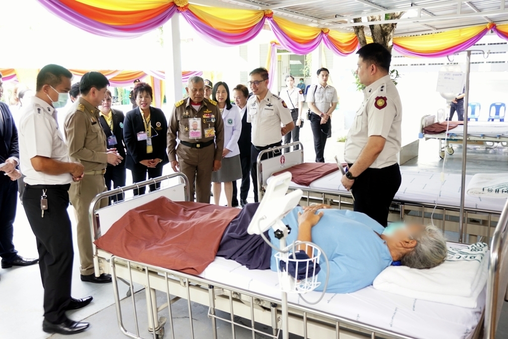 กรมวังผู้ใหญ่ในพระองค์ 904 เปิดโครงการคัดกรองมะเร็งลำไส้ใหญ่ ด้วยการส่องกล้อง ครั้งแรกในไทย ที่เรือนจำกลางนครปฐม