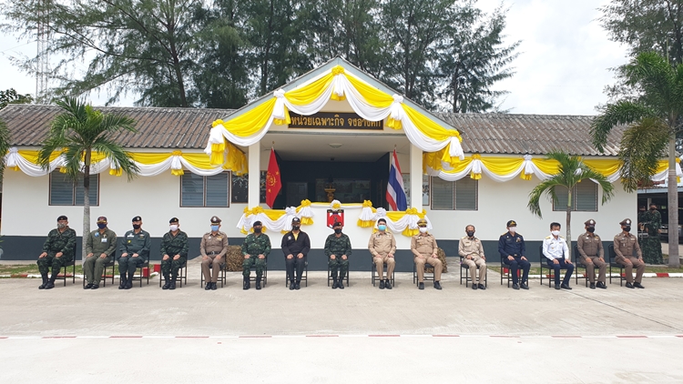  ผู้บัญชาการกองกำลังสุรสีห์ตรวจ ความพร้อมป้องกันชายแดนแจกถุงยังชีพช่วยเหลือเกษตรกรที่ได้รับผลกระทบโควิด-19