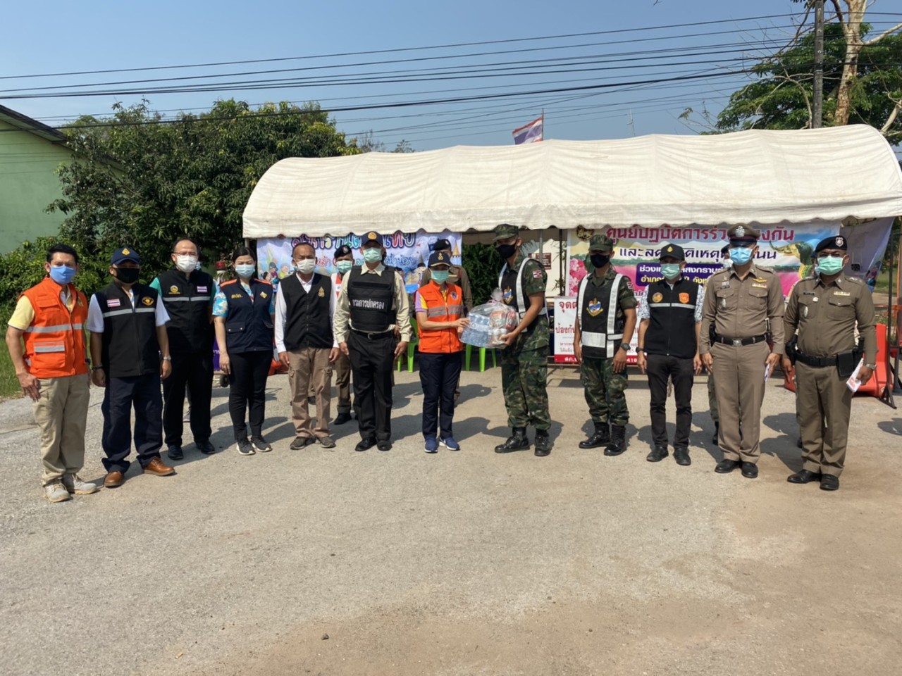 รองผวจ.หนองคาย ออกตรวจเยี่ยมจุดตรวจช่วงเทศกาลสงกรานต์ อ.โพนพิสัย อ.เฝ้าไร่ และ อ.รัตนวาปี