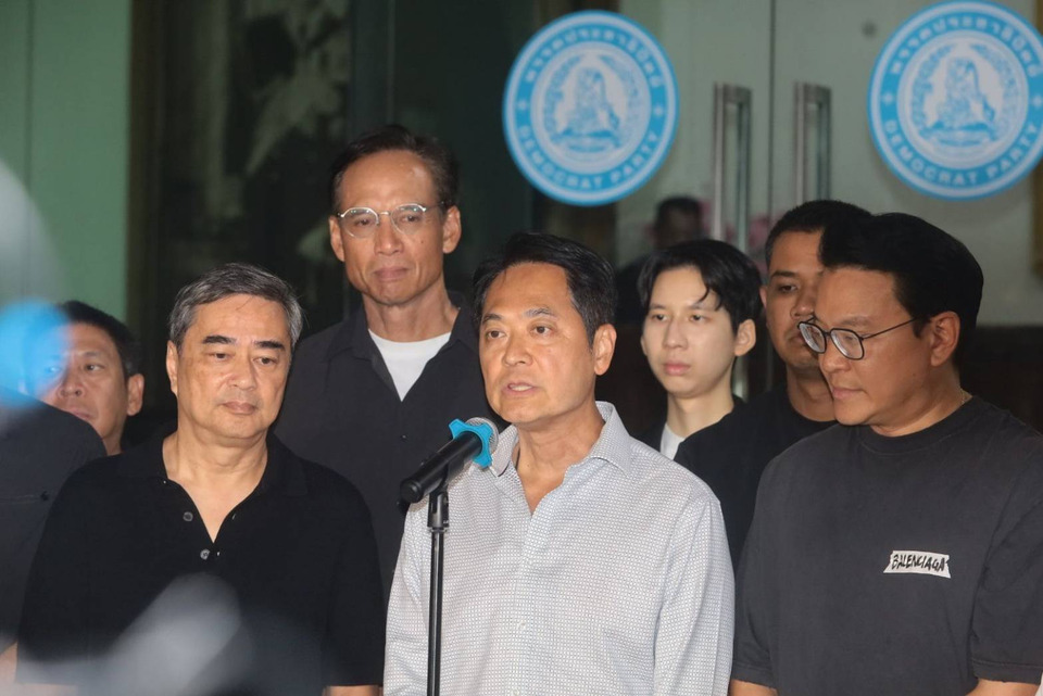 น้ำใจนักกีฬา! "อภิสิทธิ์-อนุชา" แสดงความยินดี "ชัชชาติ" นั่ง "ผู้ว่าฯกทม." อีกสมัย ยอมรับเป็นรอง ยากพลิกฟื้นคะแนนในเวลาจำกัด