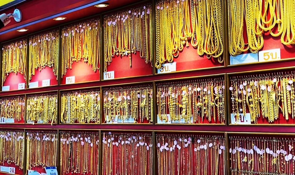 นักลงทุนขอนแก่นแห่ซื้อทองเก็งกำไร หลังสงครามดันราคาพุ่ง ร้านเตือนเสี่ยงผันผวน