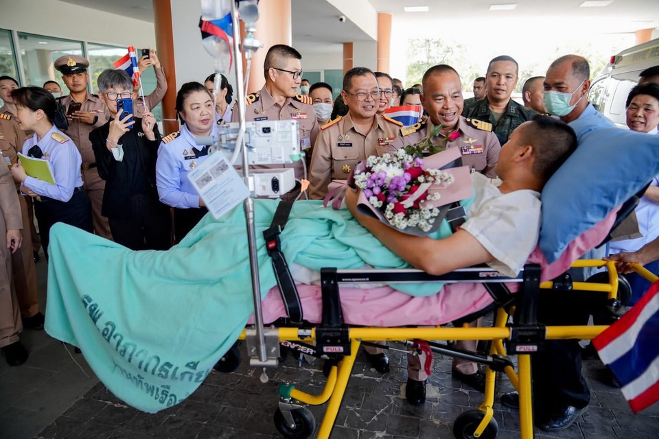 รพ.สมเด็จพระนางเจ้าสิริกิติ์ฯ ต้อนรับ “จ.อ.เทอดพงษ์” วีรบุรุษนาวิกโยธิน เหยียบทุ่นระเบิดขาขาด พักฟื้นท่ามกลางกำลังใจล้นหลาม