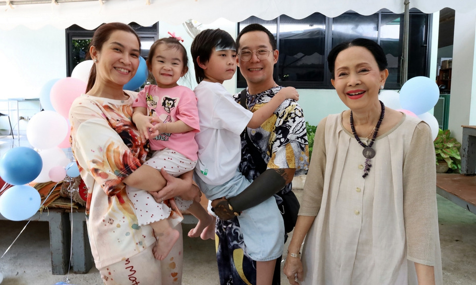 ฤกษ์ดีรับปีม้า “อี๊ฟ-พุทธธิดา” ทำบุญแบบจัดเต็ม พร้อมลุยทุกธุรกิจครบวงจร
