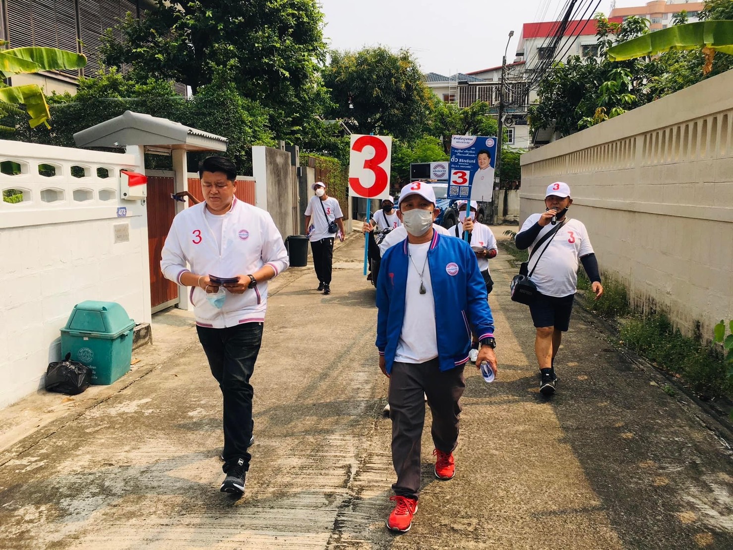 "ตั้ว สิริณรินทร์" ผู้สมัคร ส.ก. บางพลัด เบอร์ 3 พปชร. ลุยหาเสียง ชูนโยบายสร้างรายได้ชุมชน จัดถนนคนเดิน