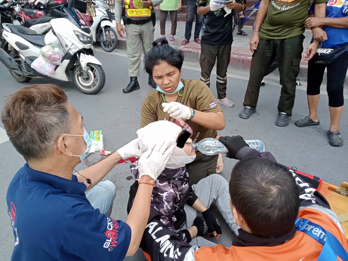 หวิดสิ้นชื่อ ‘หนุ่มไรเดอร์’ ถูกคู่อริใช้ไม้เบสบอลหวดเลือดอาบ
