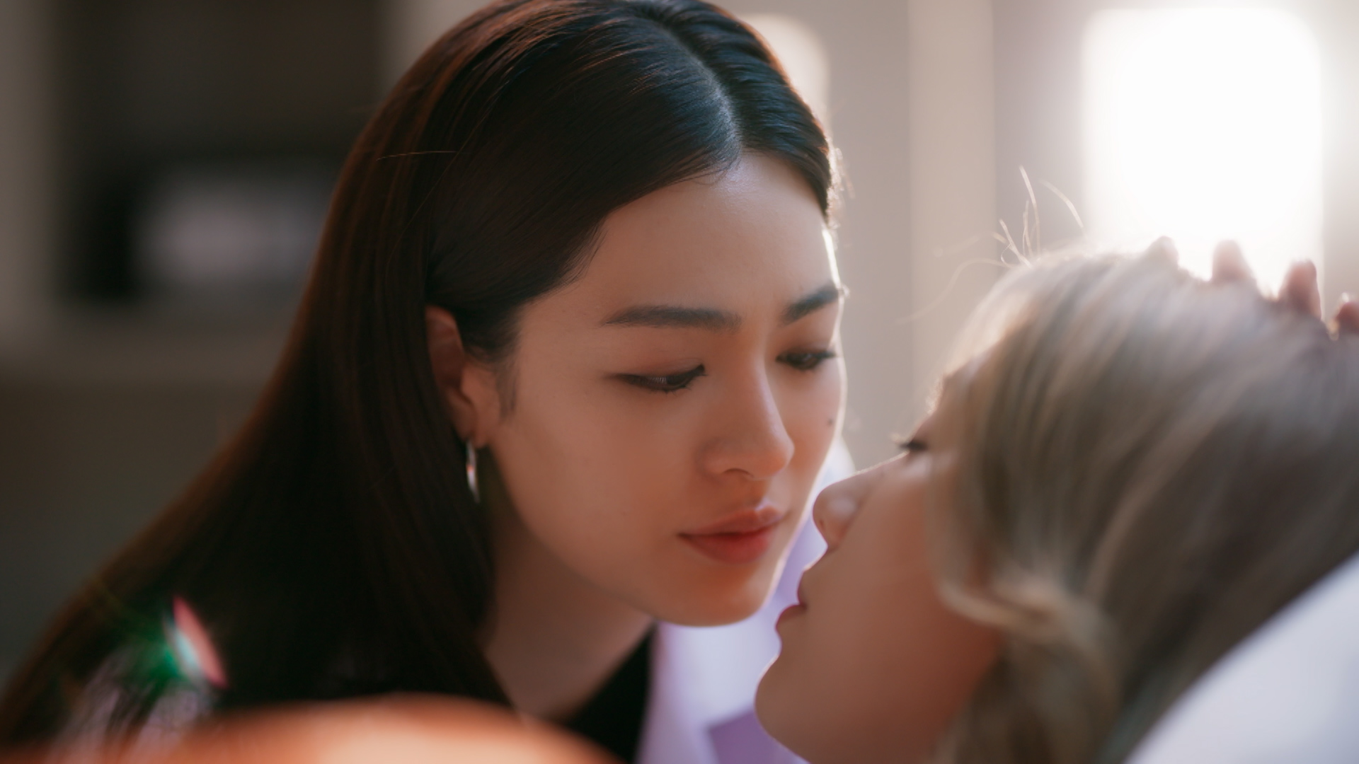 "หลิงหลิง - ออม" ลุ้น Kiss แรกหลังกลับมาง้อกัน ใน "ใจซ่อนรัก"