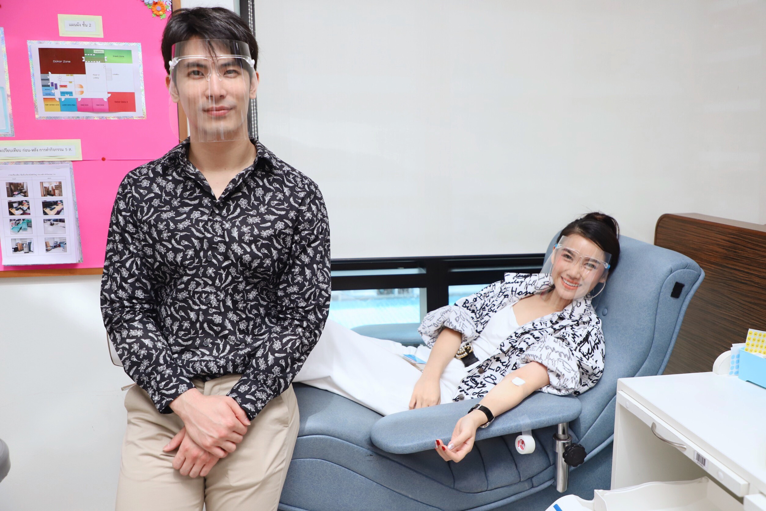 สน ยุกต์ & หมิง อรินท์มาศ ร่วมใจทำเรื่องราวดีๆมอบแอลพลัส เจลแอลกอฮอล์  ให้ทางสภากาชาดไทย 