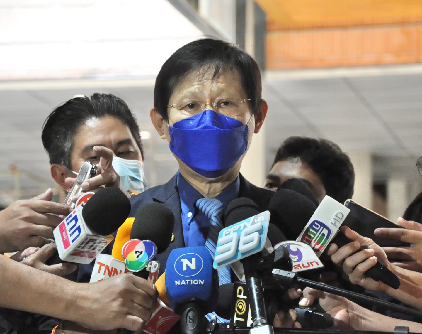"พรรคเล็ก" เข้าทำเนียบฯ อวยพรปีใหม่ทีมงานนายกฯ "หมอระวี" ยันเป็นอิสระ ยังไม่ตัดสินใจร่วมงานกับใคร