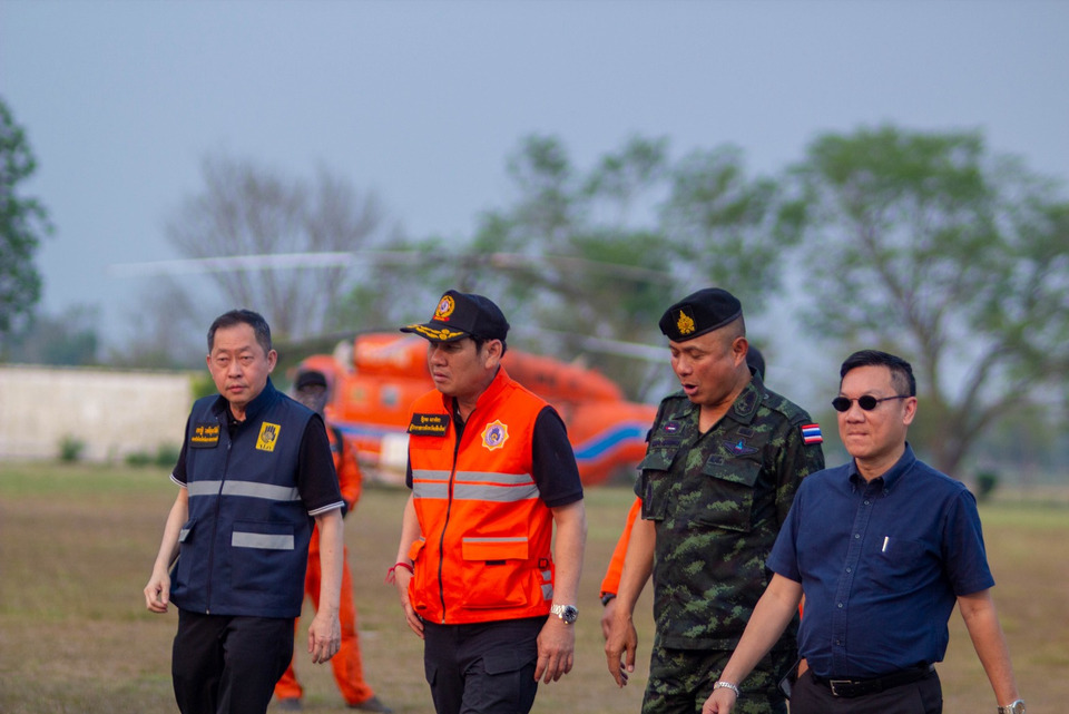 ปภ. ร่วมคณะ ปลัด มท. ขึ้นบิน ฮ.ปภ.32 ติดตามสถานการณ์ไฟป่าและร่วมปฏิบัติการดับไฟป่าอ.สะเมิง จ.เชียงใหม่