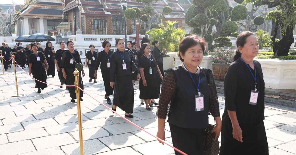 พสกนิกรทั่วไทย เข้ากราบถวายบังคมพระบรมศพ "พระพันปีหลวง" สำนึกในพระมหากรุณาธิคุณอันหาที่สุดมิได้