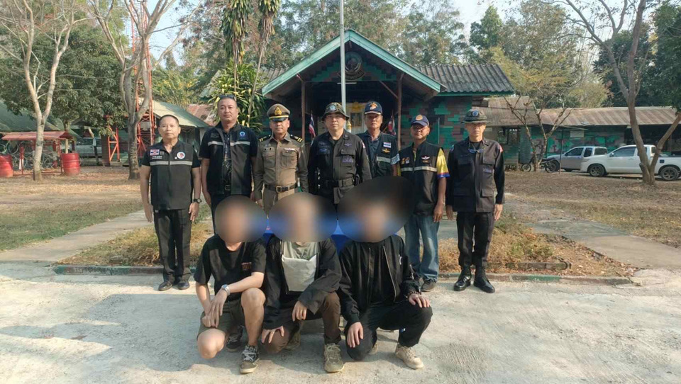 ฉก.นย.จันทบุรี จับชาวจีน 3 ราย ลอบเข้าเมือง อ.สอยดาว พัวพันขบวนการ Cyber Scam