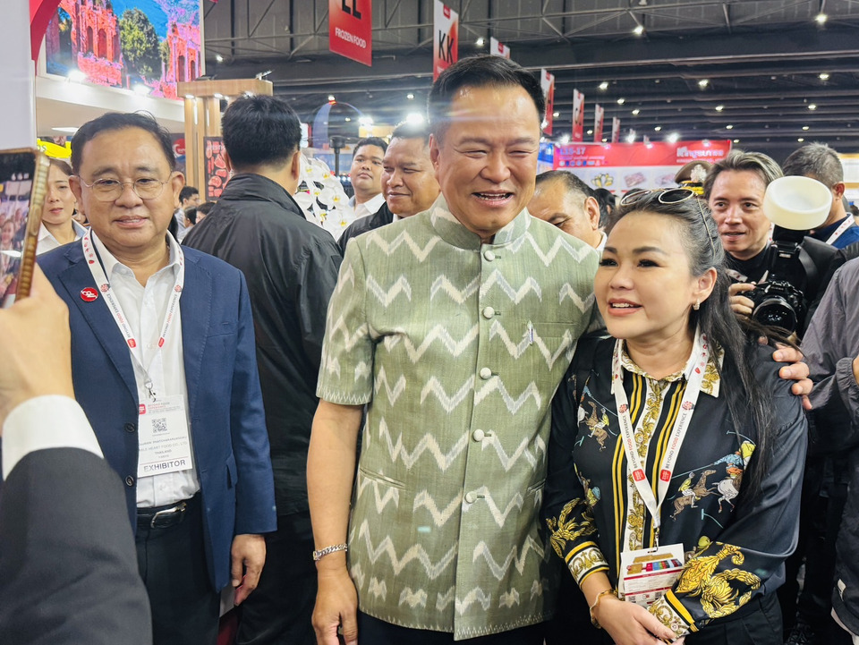 “อนุทิน” ใจฟู ผู้รับบริจาคอวัยวะภารกิจหัวใจติดปีก ดักรอขอบคุณกลาง THAIFAX ทำกลับมาแข็งแรง ก่อนนายกฯ สวมกอดแสดงความยินดี