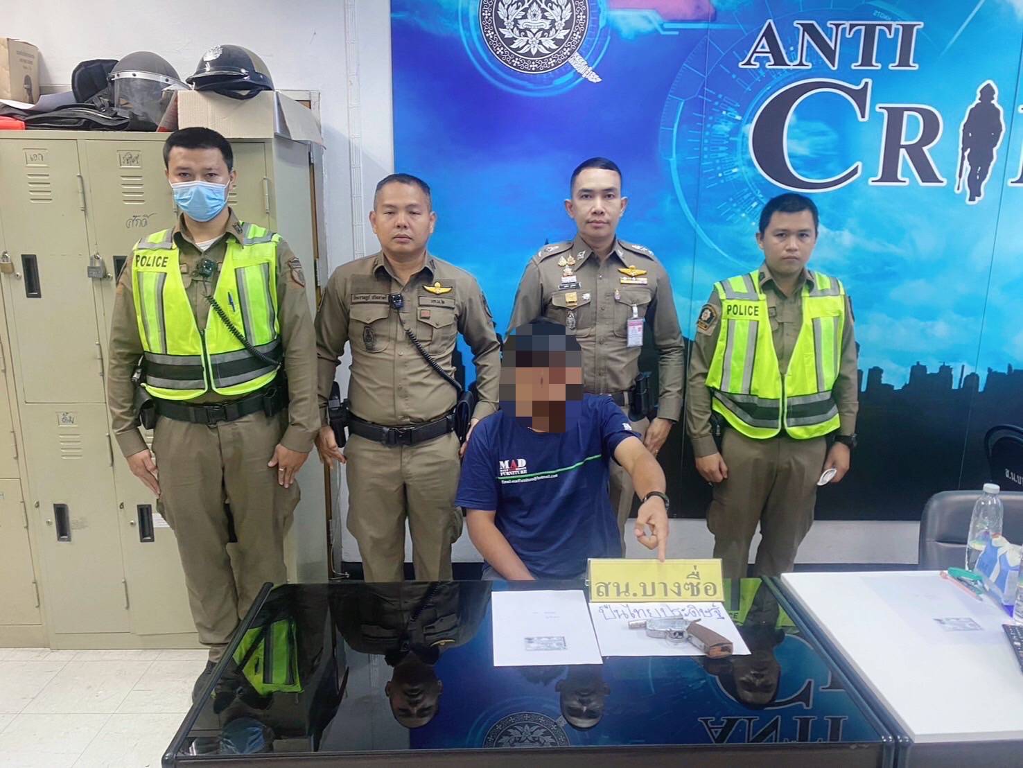 สน.บางซื่อ รวบหนุ่มสุโขทัยซุกปืนไทยประดิษฐ์ คาขนส่งหมอชิต