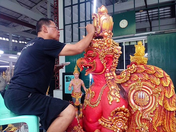 “เฉลิมชัย”นำทีมศิลปินล้านนา–พุทธปทีปเสริมช่างสิบหมู่ลงสีสัตว์หิมพานต์