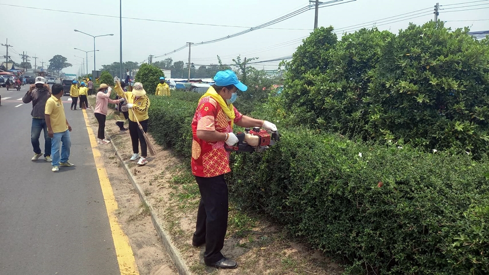 ตลาดชายแดนช่องจอม ล้างถนนปรับภูมิทัศน์ รับท่องเที่ยวสงกรานต์ ประชาชนเริ่มแวะเที่ยวซื้อของฝากคึกคัก