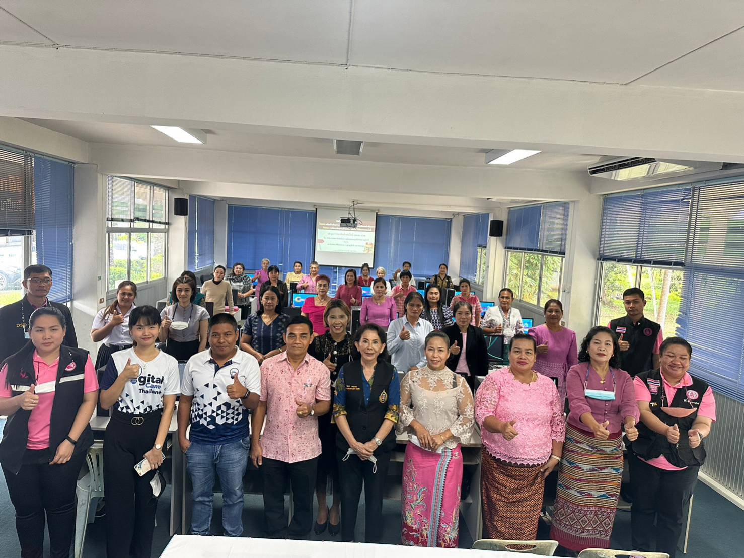 พม.สุราษฎร์ฯ จับมือ สถาบันพัฒนาฝีมือแรงงานภาค 11 พัฒนาศักยภาพด้านอาชีพ ตลาดออนไลน์ สร้างรายได้ 