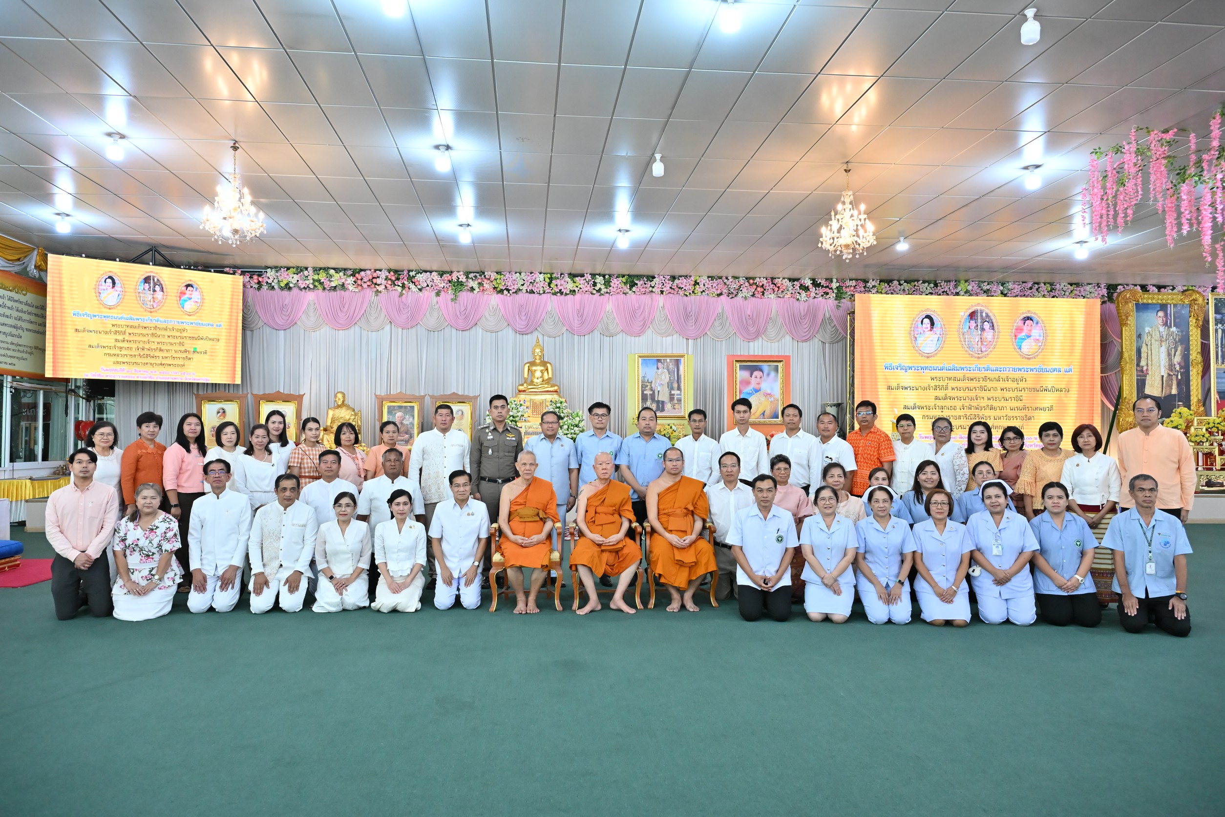 คณะสงฆ์-ชาวนครปฐม จัดพิธีเจริญพระพุทธมนต์เฉลิมพระเกียรติฯ
