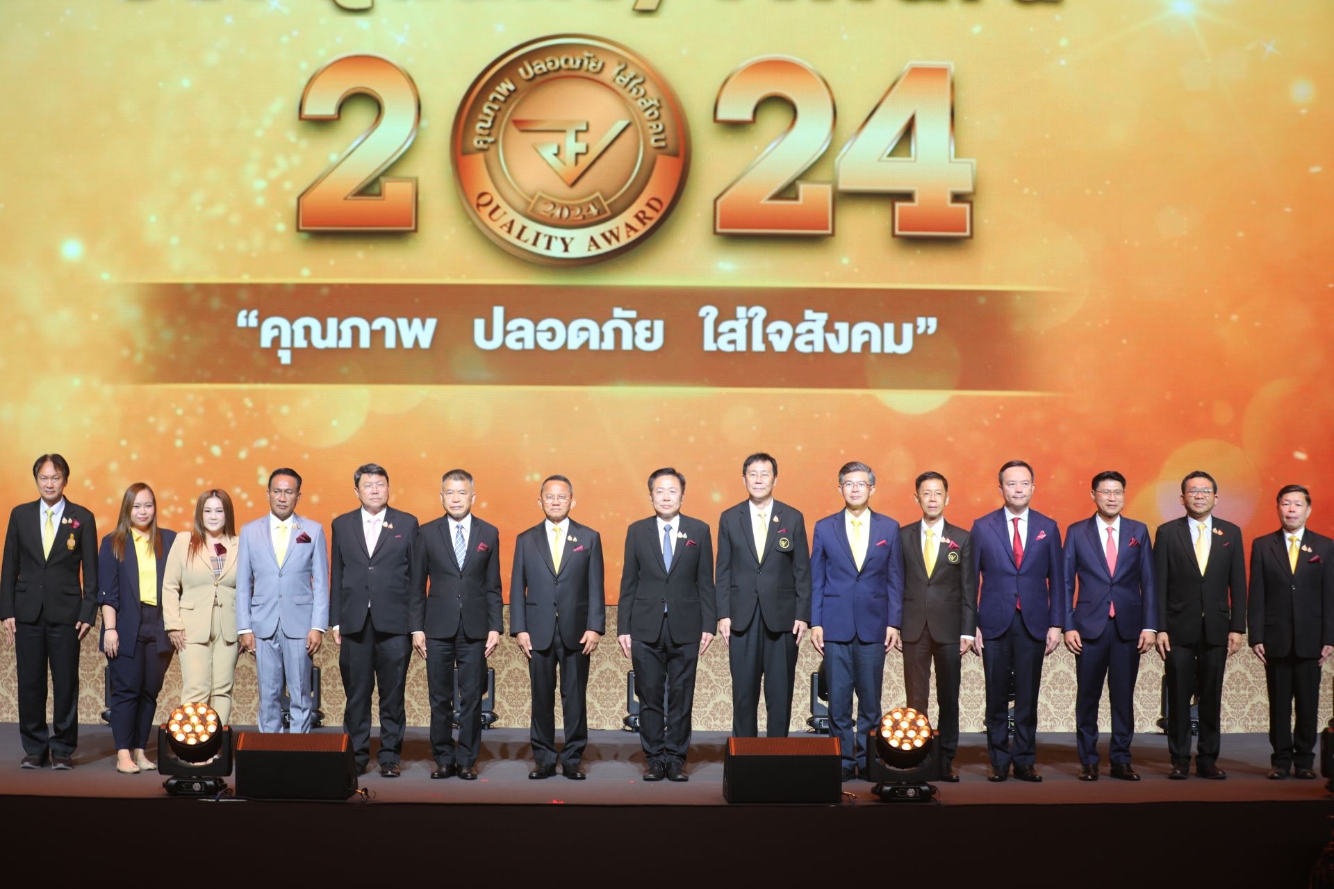 “สมศักดิ์” มอบรางวัลผู้ประกอบการผลิตภัณฑ์สุขภาพ ชูเป็นสินค้ามีคุณภาพ กระตุ้นยอดขายได้ พร้อมดันสินค้าชุมชน ส่งออกต่างประเทศ